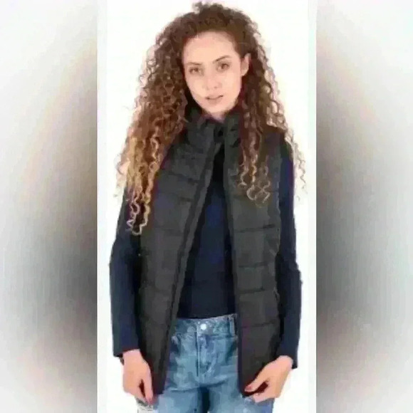 Puma essentials black padded vest size xs NWT - Picture 2 of 15